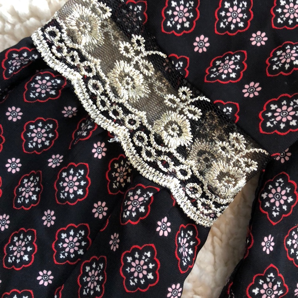 *Unique Pattern* Fall Bell Sleeve Top - Picture 3 of 5